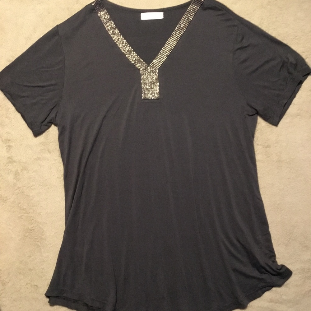 🛍️Maner ~ Gray Soft Embellished Top ~ Size XL